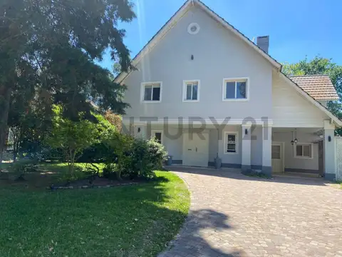 Casa en alquiler Barrio Saint Thomas sur, Canning.La propiedad se desarrolla...