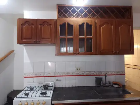 Depto Tipo Casa en Alquiler en Centro calle 8, $ 550.000