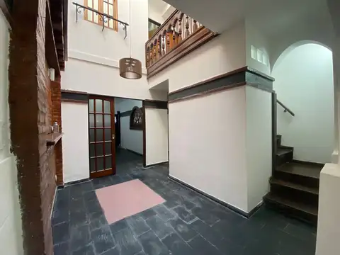 Triplex en alquiler frente a estación Don Bosco con cochera
