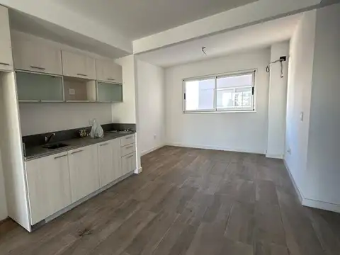 Alquiler EXCELENTE monoambiente con gran luminosidad y muy buena ubicación