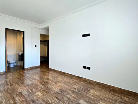 VENTA PISO 4 AMBIENTES con balcón en Monte Castro