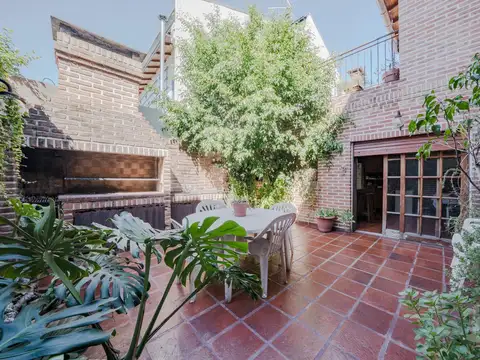 Casa de 7 ambientes en Venta, Caseros, Partido de Tres de Febrero, Provincia de Buenos Aires.