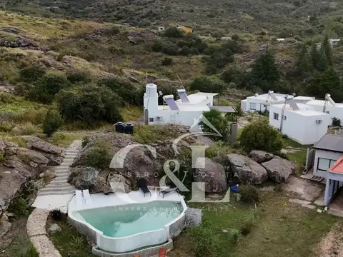 VENTA DE COMPLEJO DE 5 UNIDADES EN TANTI, UBICADO EN BARRIO SEMICERRADO "Las Pircas"