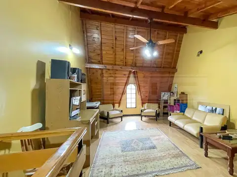 Casa 5 ambientes con 2 baños