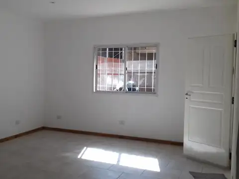 VENTA EN BLOCK. LOCAL A ESTRENAR + 10 DEPTOS DE 2 Y 3 AMB + 4 COCHERAS. IDEAL INVERSOR.