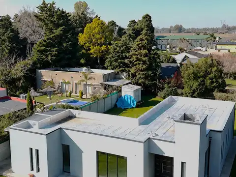 Venta. Casa 4 Ambientes. Losa Radiante. Lote 886 M2. Barrio Parque Sakura. Exaltación de la Cruz