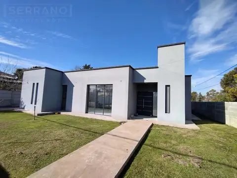 AUR. Venta. Casa 4 Ambientes. Lote 886 M2. Gas Natural. Barrio Parque Sakura, Exaltacion de la Cruz