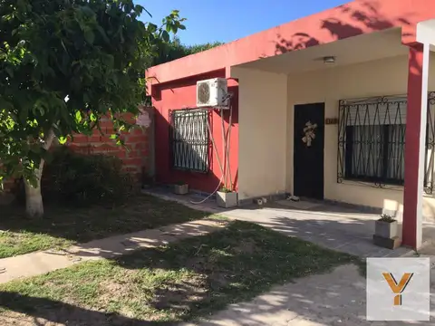 Casa en venta - 2 dormitorios 1 baño - Cocheras - 400 mts2 - Melchor Romero