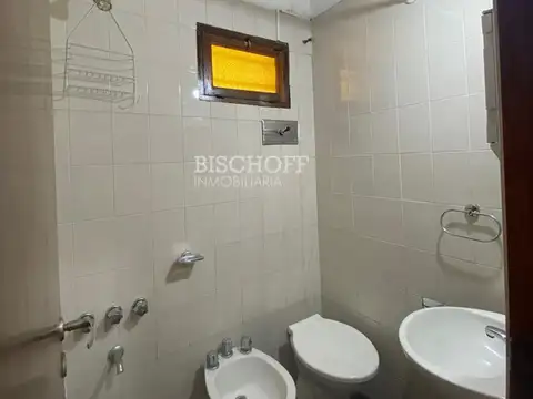 DÚPLEX DE 4 AMBIENTES, TODOS LOS SERVICIOS A MTRS DEL MAR