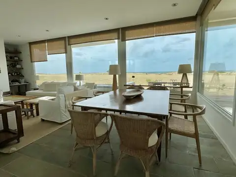 Casa 6 ambientes con 7 baños