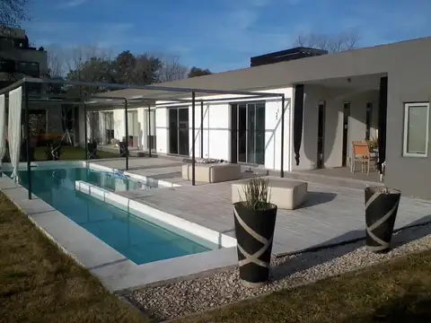 Casa en Venta en Pilar, USD 460.000