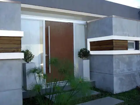 Casa 6 ambientes con 2 baños