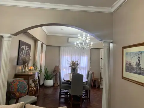 Casa 5 ambientes con 3 baños