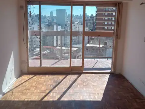 Departamento en Edificio. De 2 amb, Balcón al Fte. Muy Luminoso.