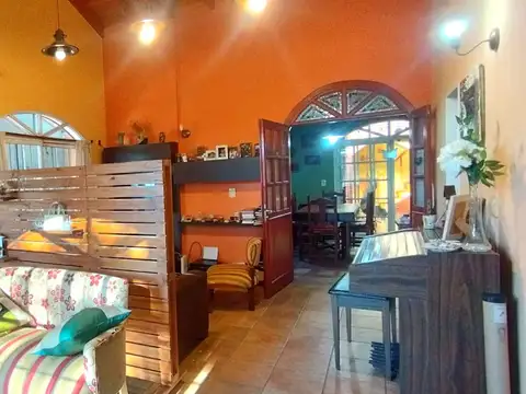 Casa en Venta con 2 cocheras