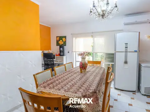 VENTA CASA DUPLEX - 4 DORM Y COCHERA - SAN NICOLAS