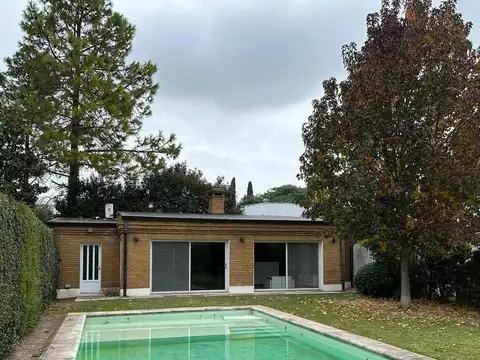 Hermosa casa en Fisherton con gran parque, pileta y quincho 