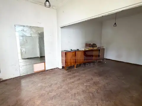 D. F Sarmiento  al 2900, entre Dorrego y Roque saenz peña