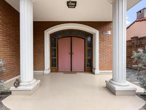 Casa en Venta en Rafael Calzada, USD 380.000