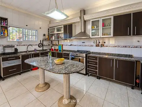 CASA EN VENTA EN ESQUINA DE 4 DORMITORIOS - ITAEMBÉ MINÍ (CF1424)