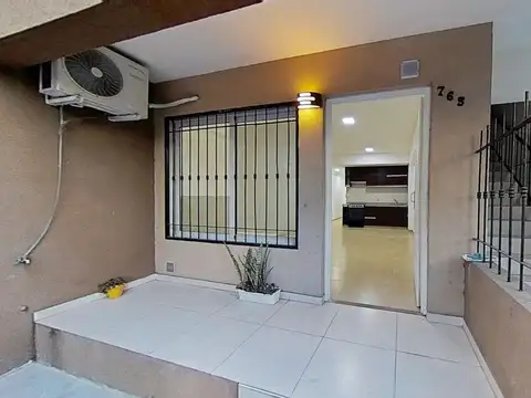 Depto Tipo Casa en Alquiler de 1 dormitorio
