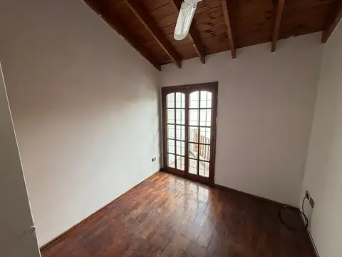 Casa en Alquiler con 1 cochera