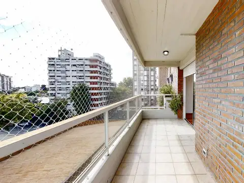 Departamento en Venta de 4 ambientes (suite) en Martínez con Dependencia y Balcon