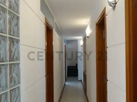 Oficina 6 ambientes con 4 baños