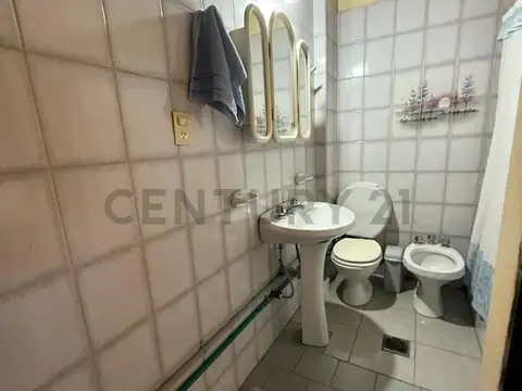 CENTURY 21 LOPEZ VENDE DUPLEX EN GUAYMALLEN