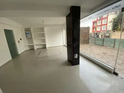 Local comercial con excelente ubicación - Banfield este