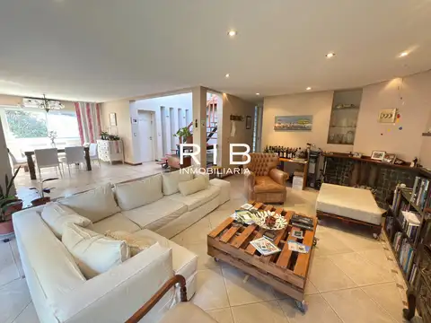 Luminosa Propiedad en muy buena ubicación