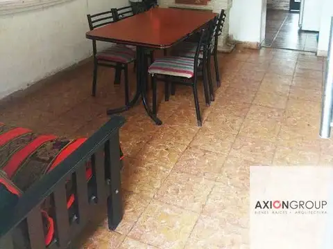 Casa 6 ambientes con 2 baños