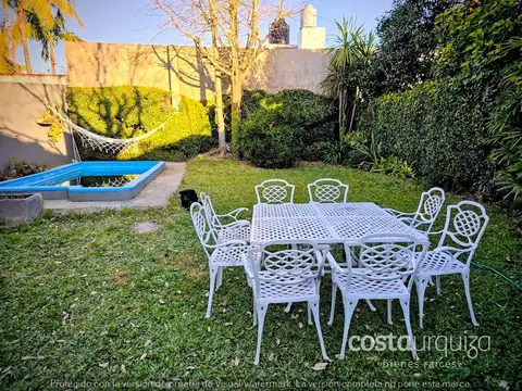 Casa en San Isidro - gran jardín - parrilla cubierta - pileta (400 m2 de lote)