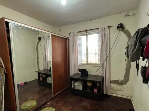 CASA EN VENTA SOBRE AV. GRAL PAZ AL 14900