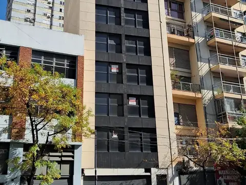 Ideal inversionista Argentino o del exterior . 2 inmuebles venta en block . Hotel de 51 habitaciones con bar adelante + edificio co 16 departamentos , con bauletas + local de 48 m2 y sótano de 40 m2