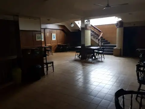 Ideal inversionista Argentino o del exterior . 2 inmuebles venta en block . Hotel de 51 habitaciones con bar adelante + edificio co 16 departamentos , con bauletas + local de 48 m2 y sótano de 40 m2