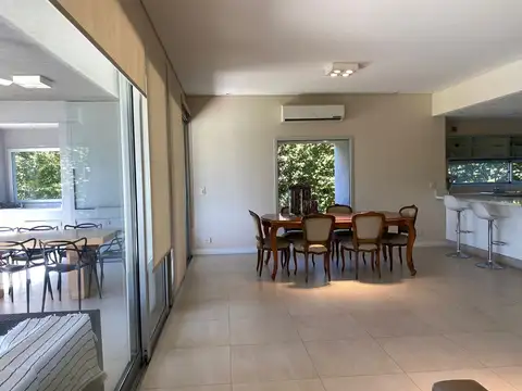 Casa 5 ambientes con 6 baños