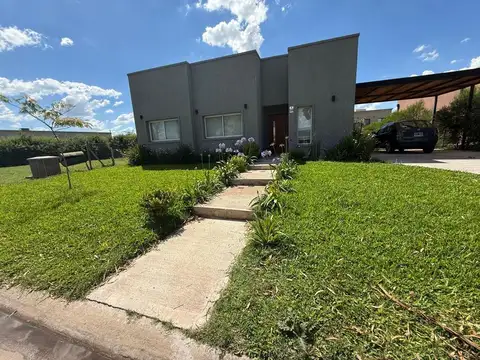 Casa en Alquiler de 3 dormitorios