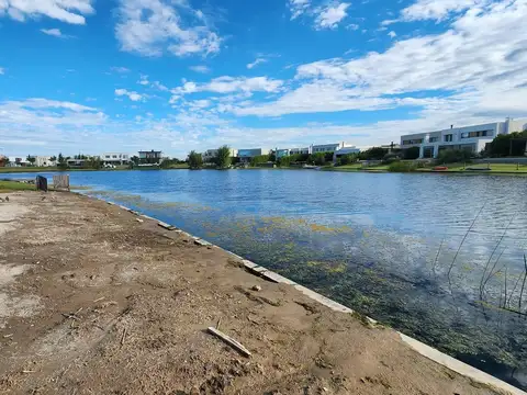 Terreno venta 795 m2. Centra a la laguna. Ameneties