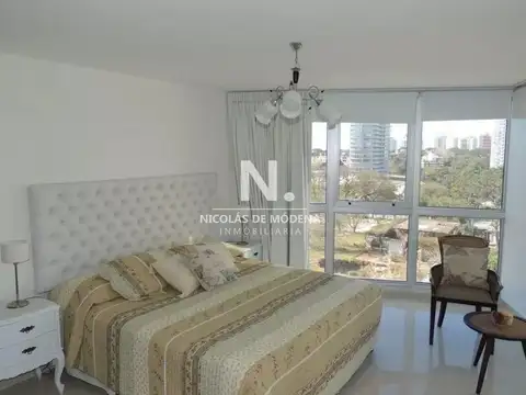 Lindo departamento en excelente zona a metros de Playa Mansa. Amenities.