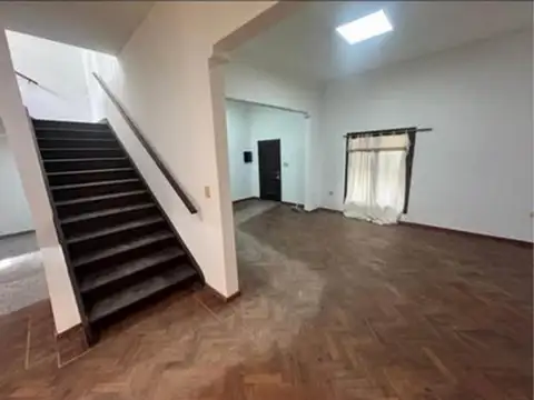 Casa 8 ambientes con 7 baños