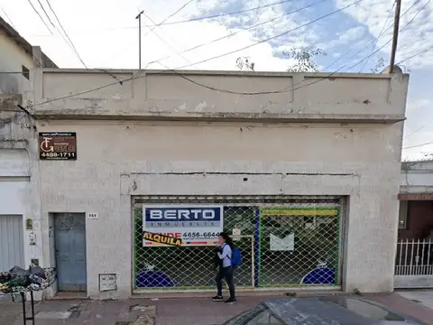 *CASA PH DE 2 AMB. CON PATIO POR PASILLO  *LICING COCINA-COMEDOR, DORMITORIO Y BAÑO  *REFACCIONADO