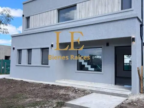Casa en Venta en Pilar Del Este - Santa Sofia, USD 215.000