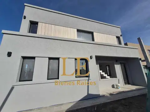 Casa 5 ambientes con 3 baños