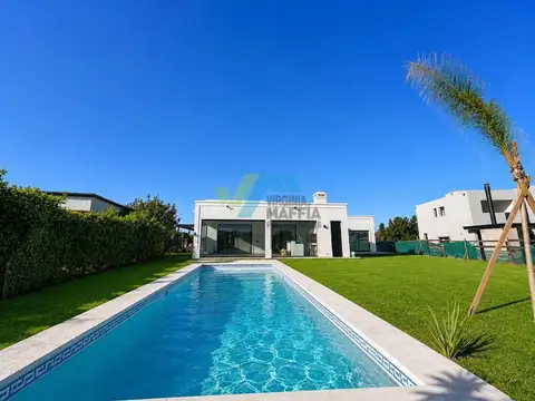 Casa estilo frances en una planta con pileta - Lote a la laguna SAN MATIAS AREA 1
