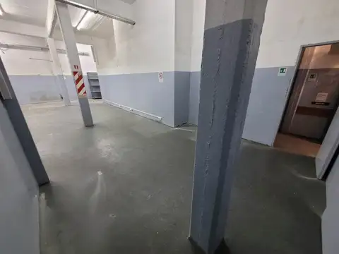 HERMOSA OFICINA 300M2 TOTALES CON ENTRADA PARA VEHICULO. 