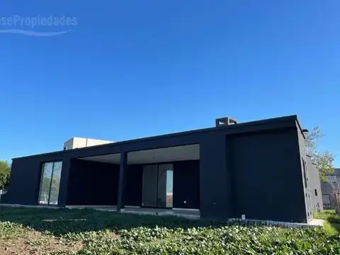 Casa 5 ambientes con 4 baños