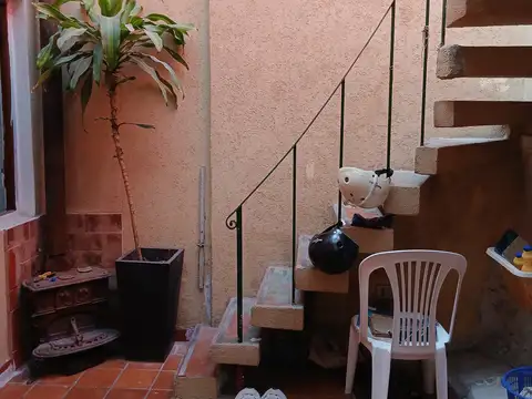 Casa 6 ambientes con 1 baño