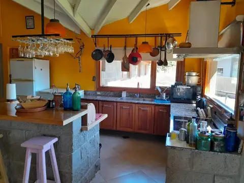 Casa 5 ambientes con 2 baños