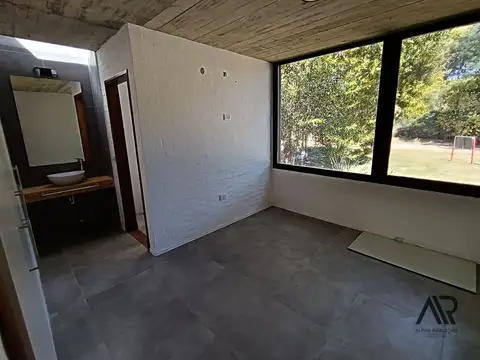 Casa en venta c/ cochera en Piriápolis